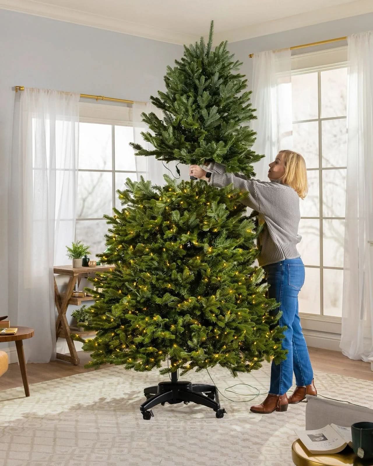 Sapin de Noël Vert Premium avec Lumières LED – Branches Articulées et Base Métallique à Roulettes